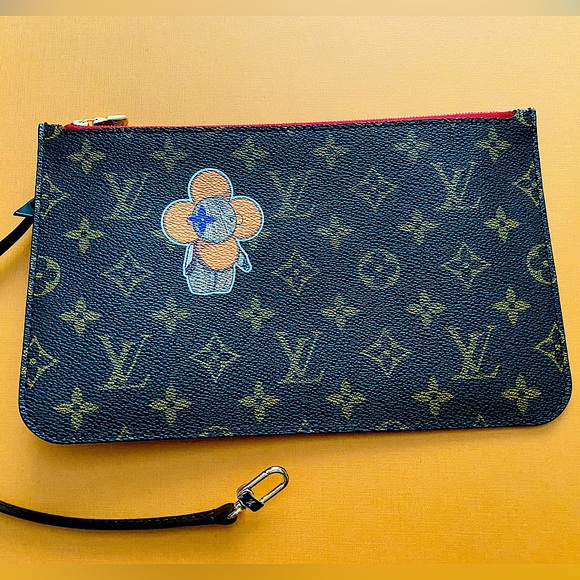 Louis Vuitton World Tour Neverfull Pochette - Picture 1 of 6